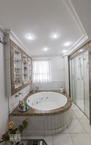 Apartamento à venda com 378m², 4 quartos e 5 vagasBanheiro Suite 4