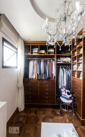 Apartamento à venda com 378m², 4 quartos e 5 vagasCloset Suite 4