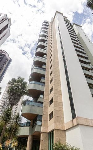 Apartamento à venda com 378m², 4 quartos e 5 vagasFachada