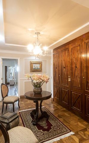 Apartamento à venda com 378m², 4 quartos e 5 vagasHall Quartos