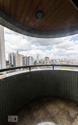 Apartamento à venda com 378m², 4 quartos e 5 vagasVaranda Suite 2