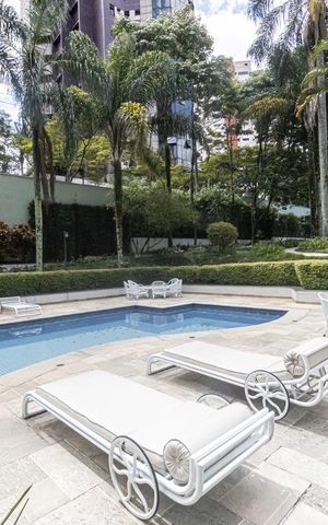 Apartamento à venda com 378m², 4 quartos e 5 vagasÁrea comum - Piscina