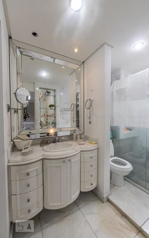 Apartamento à venda com 378m², 4 quartos e 5 vagasBanheiro Suite 1