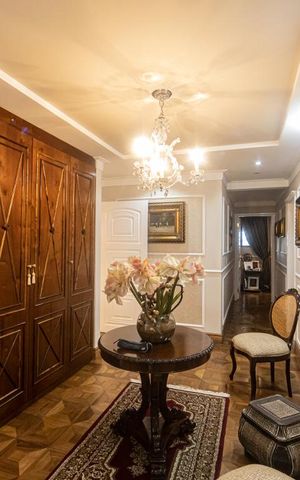 Apartamento à venda com 378m², 4 quartos e 5 vagasHall Quartos