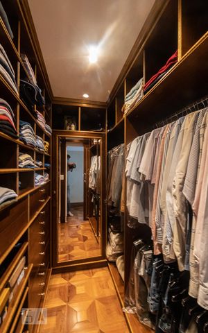 Apartamento à venda com 378m², 4 quartos e 5 vagasCloset Suite 4