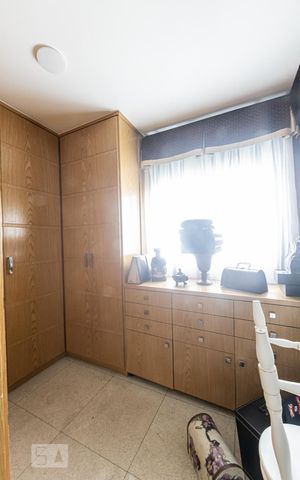 Apartamento à venda com 378m², 4 quartos e 5 vagasQuarto de Serviço 2