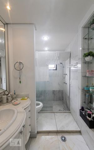 Apartamento à venda com 378m², 4 quartos e 5 vagasBanheiro Suite 1