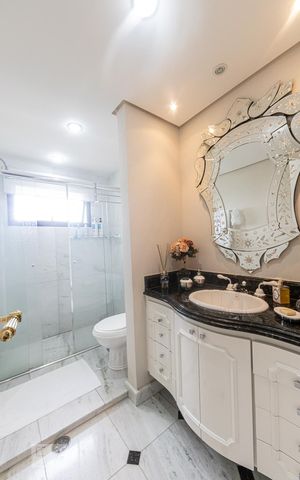 Apartamento à venda com 378m², 4 quartos e 5 vagasBanheiro Suite 3