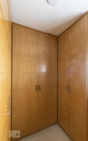 Apartamento à venda com 378m², 4 quartos e 5 vagasQuarto de Serviço 2
