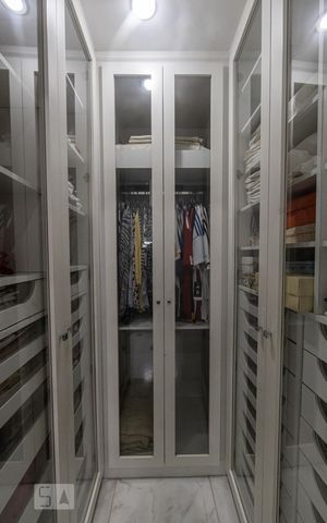 Apartamento à venda com 378m², 4 quartos e 5 vagasBanheiro Suite 1