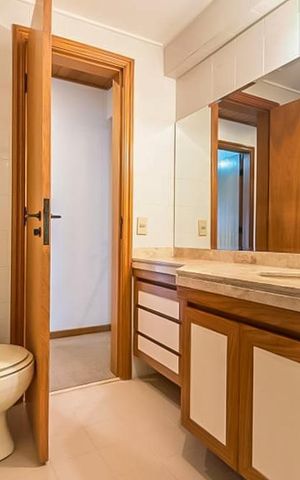 Apartamento para alugar com 124m², 2 quartos e 2 vagas Apartamento para alugar com 124m², 2 quartos e 2 vagasBanheiro 1