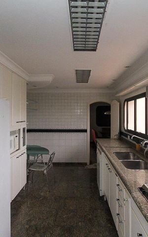 Apartamento para alugar com 475m², 4 quartos e 4 vagas Apartamento para alugar com 475m², 4 quartos e 4 vagasCozinha