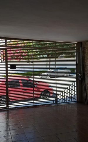 Casa à venda com 250m², 4 quartos e 2 vagas Casa à venda com 250m², 4 quartos e 2 vagasGaragem