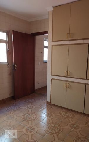 Casa à venda com 250m², 4 quartos e 2 vagas Casa à venda com 250m², 4 quartos e 2 vagasDespensa