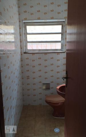 Casa à venda com 250m², 4 quartos e 2 vagas Casa à venda com 250m², 4 quartos e 2 vagasLavabo