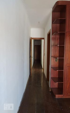 Casa à venda com 250m², 4 quartos e 2 vagas Casa à venda com 250m², 4 quartos e 2 vagasSuíte 1