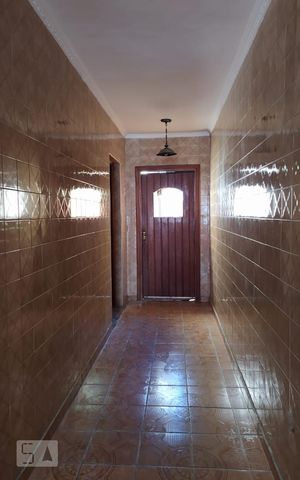 Casa à venda com 250m², 4 quartos e 2 vagas Casa à venda com 250m², 4 quartos e 2 vagasCorredor de Acesso
