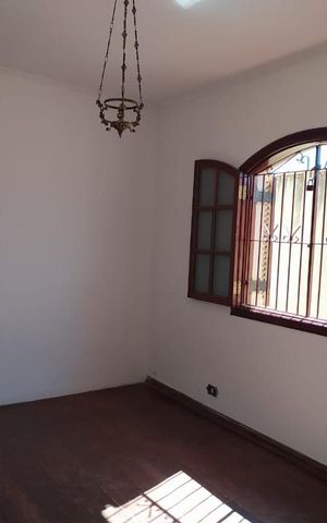Casa à venda com 250m², 4 quartos e 2 vagas Casa à venda com 250m², 4 quartos e 2 vagasQuarto 4