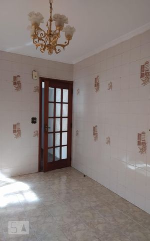 Casa à venda com 250m², 4 quartos e 2 vagas Casa à venda com 250m², 4 quartos e 2 vagasCopa