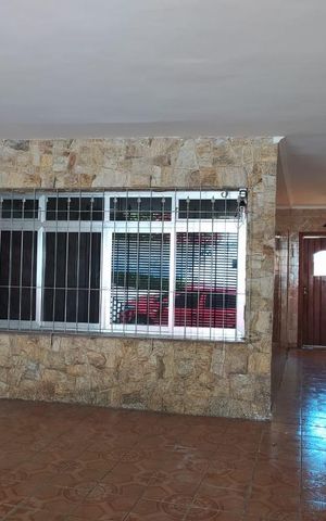 Casa à venda com 250m², 4 quartos e 2 vagas Casa à venda com 250m², 4 quartos e 2 vagasGaragem