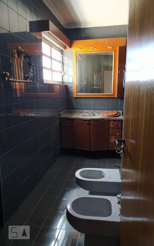 Casa à venda com 250m², 4 quartos e 2 vagas Casa à venda com 250m², 4 quartos e 2 vagasBanheiro Suíte 2