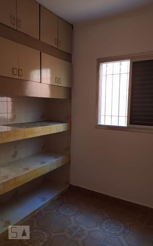 Casa à venda com 250m², 4 quartos e 2 vagas Casa à venda com 250m², 4 quartos e 2 vagasQuarto 5