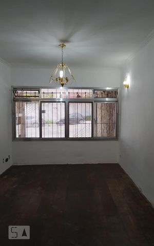 Casa à venda com 250m², 4 quartos e 2 vagas Casa à venda com 250m², 4 quartos e 2 vagasSala