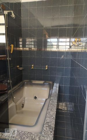 Casa à venda com 250m², 4 quartos e 2 vagas Casa à venda com 250m², 4 quartos e 2 vagasBanheiro Suíte 1
