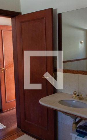 Casa à venda com 600m², 4 quartos e 6 vagas Casa à venda com 600m², 4 quartos e 6 vagasBanheiro do Quarto 3