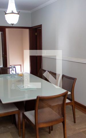 Casa à venda com 600m², 4 quartos e 6 vagas Casa à venda com 600m², 4 quartos e 6 vagasSala de Jantar