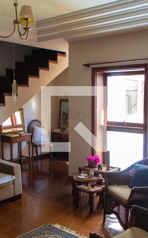 Casa à venda com 600m², 4 quartos e 6 vagas Casa à venda com 600m², 4 quartos e 6 vagasSala