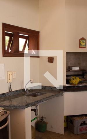 Casa à venda com 600m², 4 quartos e 6 vagas Casa à venda com 600m², 4 quartos e 6 vagasÁrea Externa