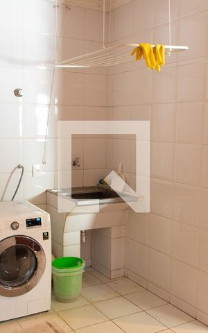 Casa à venda com 600m², 4 quartos e 6 vagas Casa à venda com 600m², 4 quartos e 6 vagasÁrea de Serviço
