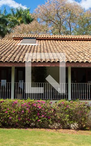 Casa à venda com 600m², 4 quartos e 6 vagas Casa à venda com 600m², 4 quartos e 6 vagasÁrea Externa