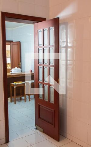Casa à venda com 600m², 4 quartos e 6 vagas Casa à venda com 600m², 4 quartos e 6 vagasÁrea de Serviço