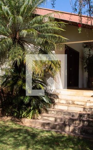 Casa à venda com 600m², 4 quartos e 6 vagas Casa à venda com 600m², 4 quartos e 6 vagasÁrea Externa