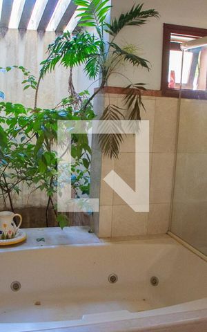 Casa à venda com 600m², 4 quartos e 6 vagas Casa à venda com 600m², 4 quartos e 6 vagasBanheiro do Quarto 3