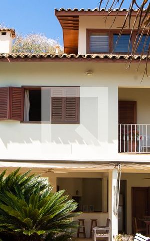 Casa à venda com 600m², 4 quartos e 6 vagas Casa à venda com 600m², 4 quartos e 6 vagasÁrea Externa