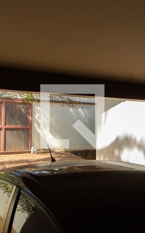 Casa à venda com 600m², 4 quartos e 6 vagas Casa à venda com 600m², 4 quartos e 6 vagasGaragem