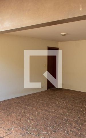 Casa à venda com 600m², 4 quartos e 6 vagas Casa à venda com 600m², 4 quartos e 6 vagasGaragem