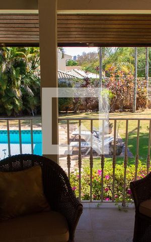 Casa à venda com 600m², 4 quartos e 6 vagas Casa à venda com 600m², 4 quartos e 6 vagasVaranda da Sala