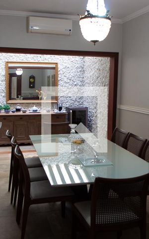 Casa à venda com 600m², 4 quartos e 6 vagas Casa à venda com 600m², 4 quartos e 6 vagasSala de Jantar
