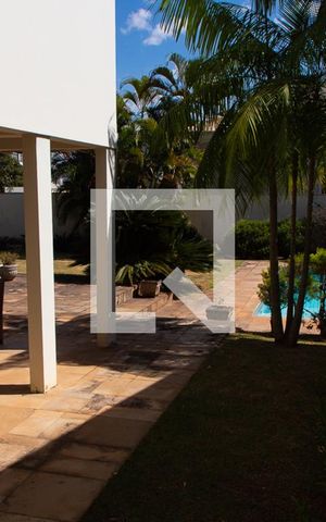 Casa à venda com 600m², 4 quartos e 6 vagas Casa à venda com 600m², 4 quartos e 6 vagasÁrea Externa