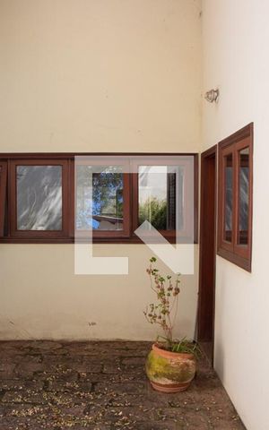 Casa à venda com 600m², 4 quartos e 6 vagas Casa à venda com 600m², 4 quartos e 6 vagasÁrea Externa