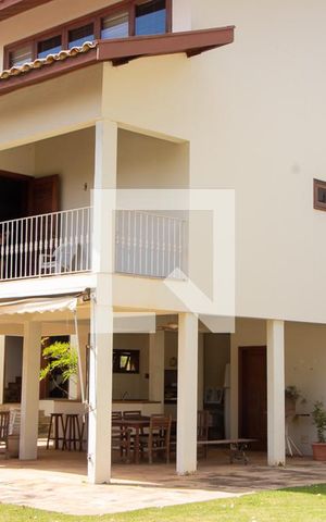 Casa à venda com 600m², 4 quartos e 6 vagas Casa à venda com 600m², 4 quartos e 6 vagasÁrea Externa