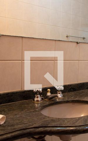 Casa à venda com 600m², 4 quartos e 6 vagas Casa à venda com 600m², 4 quartos e 6 vagasBanheiro Social