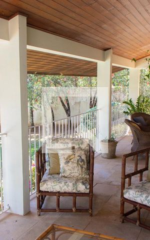 Casa à venda com 600m², 4 quartos e 6 vagas Casa à venda com 600m², 4 quartos e 6 vagasVaranda da Sala