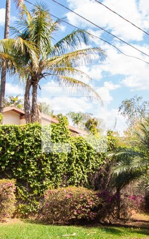 Casa à venda com 600m², 4 quartos e 6 vagas Casa à venda com 600m², 4 quartos e 6 vagasFachada