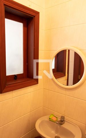 Casa à venda com 600m², 4 quartos e 6 vagas Casa à venda com 600m², 4 quartos e 6 vagasBanheiro de Serviço