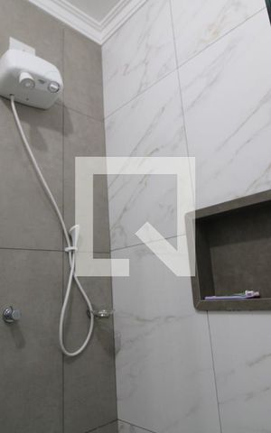 Casa à venda com 300m², 4 quartos e 3 vagasChuveiro banheiro comum
